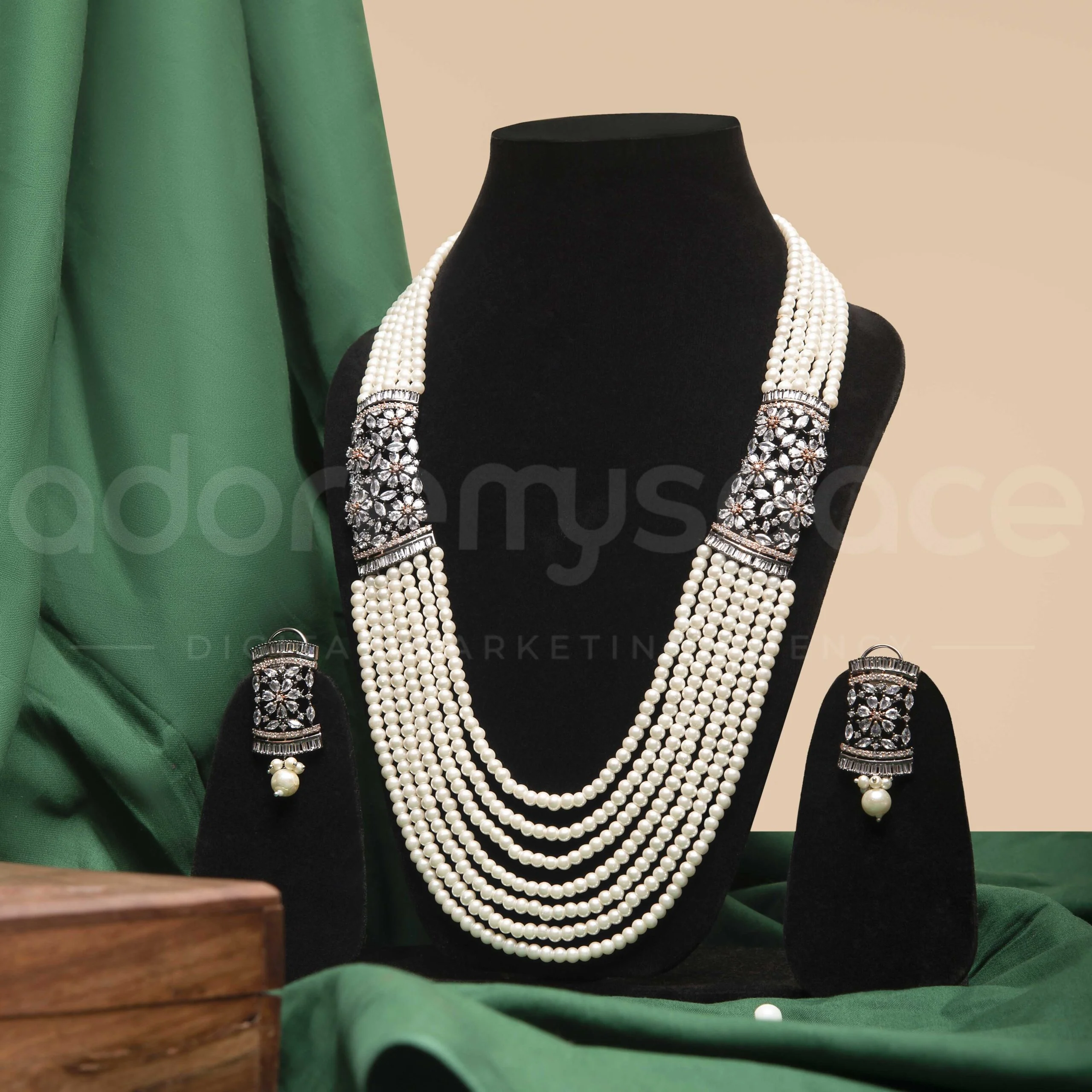 Glamorous jewelry design with exquisite detail and elegance
